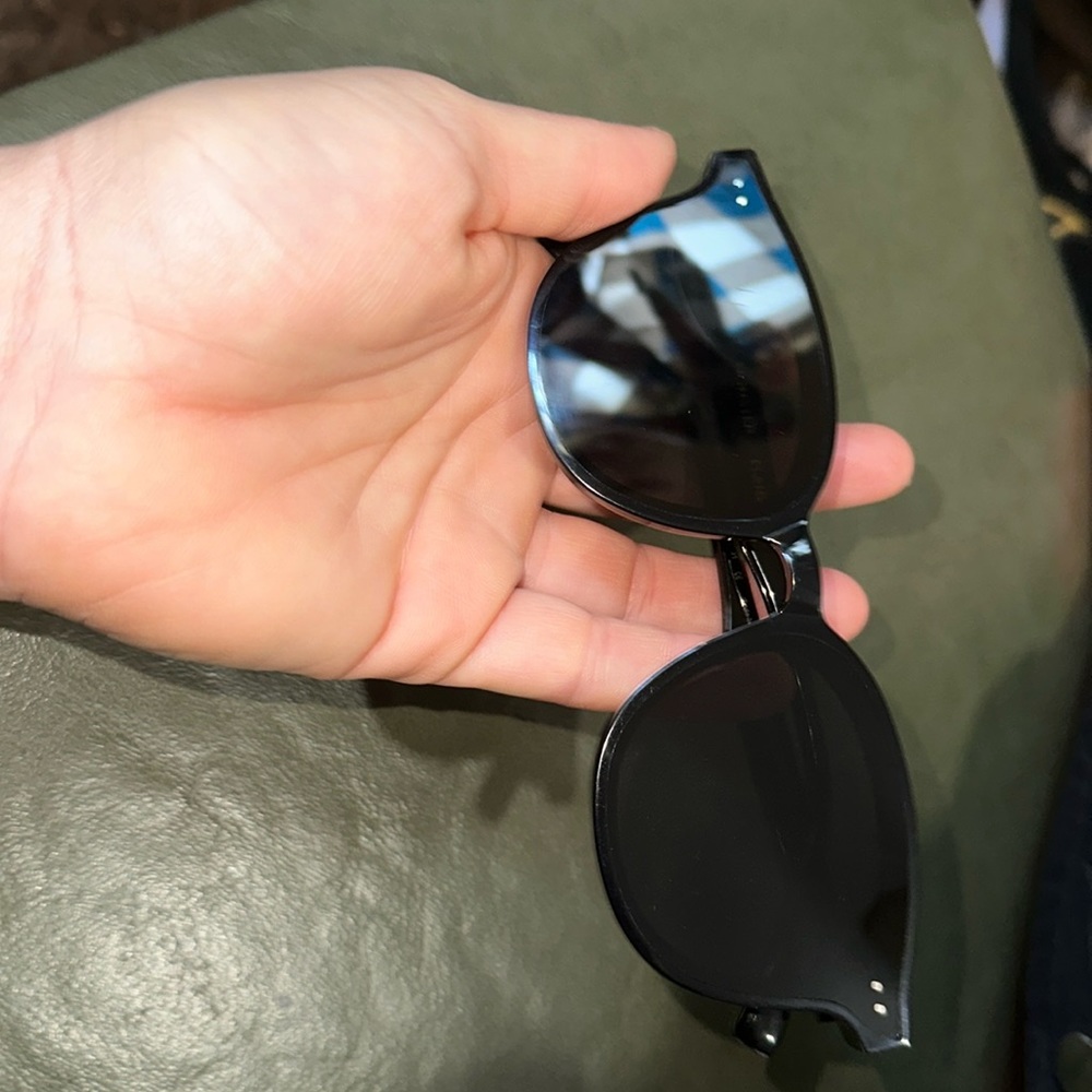 All black sunglasses 😎